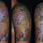 Koifisch als Oberarm Tattoo