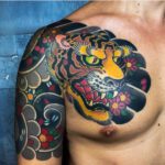 Tiger Tattoo im asiatischen Stil über die Schulter bis zur Brust