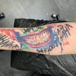 Joker Grinsen als Tattoo Motiv am Unterarm